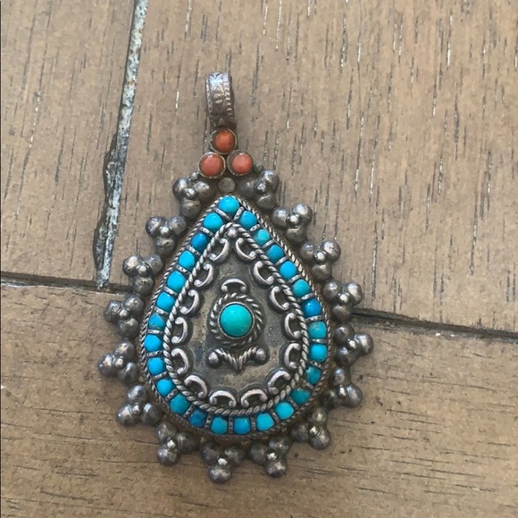Vintage Jewelry - Vintage pendant
